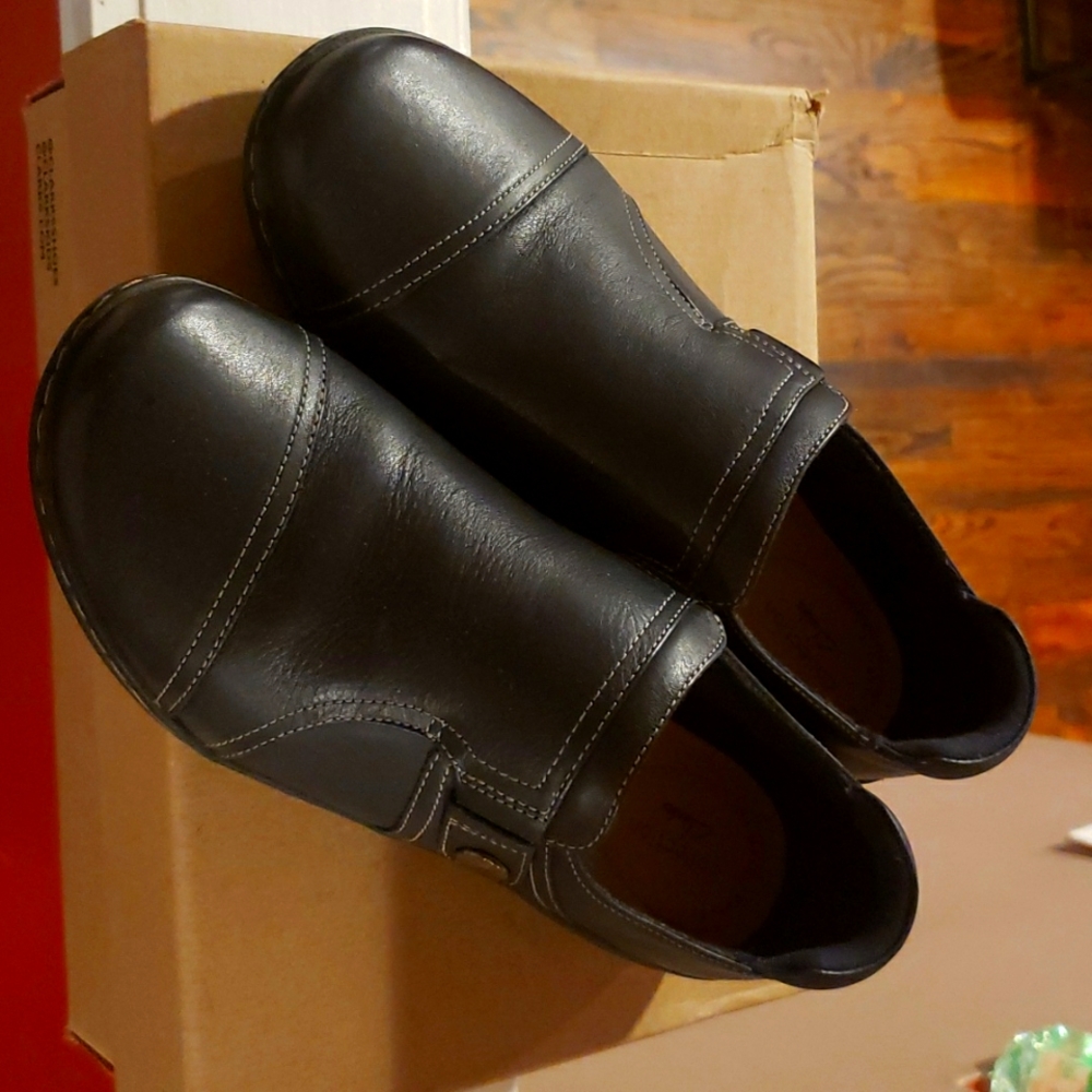 Clarks Cora Poppy Navy Leather Women's Shoe Size 8.5